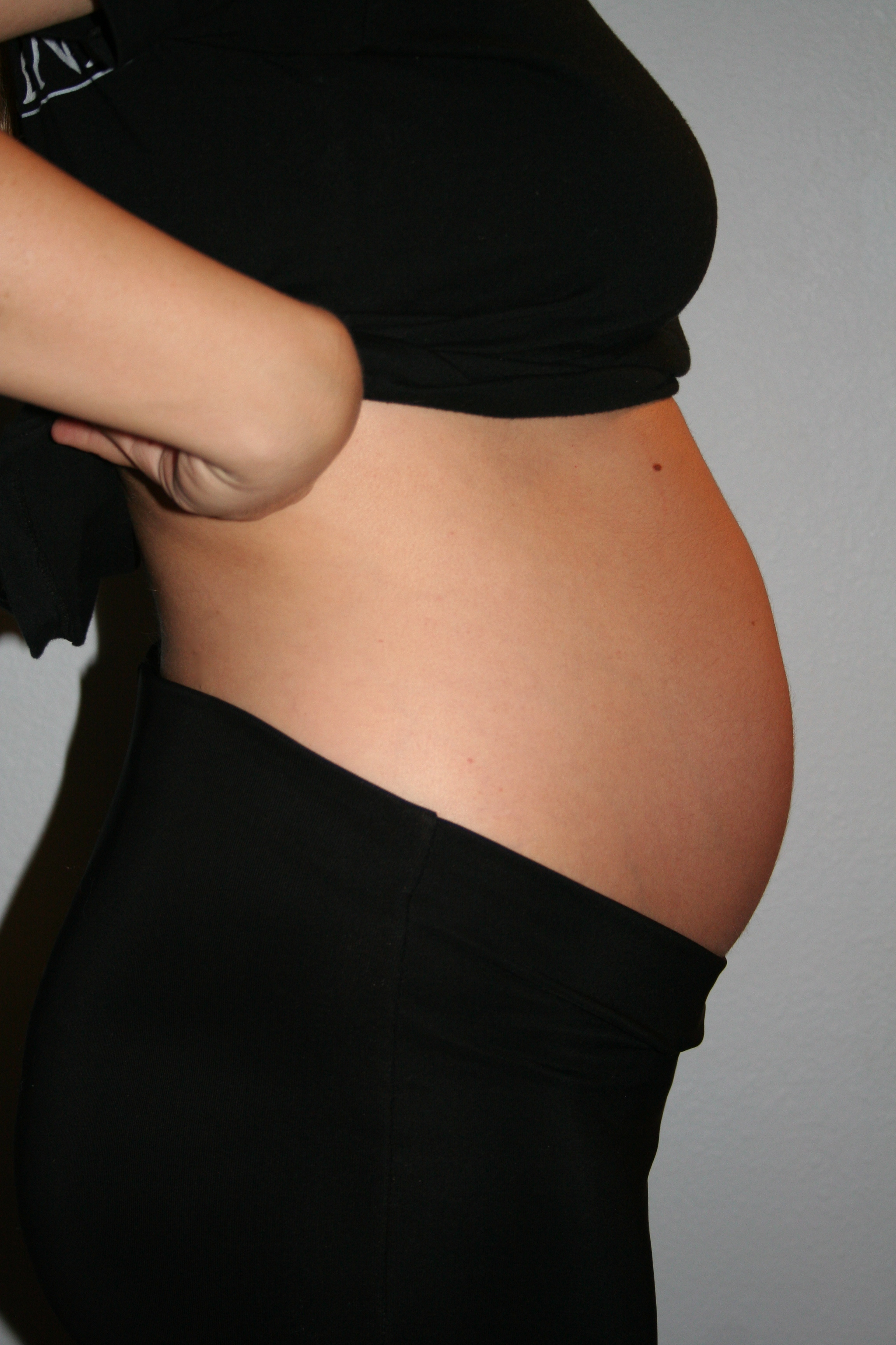 23 недели живот фото. Живот беременной. Беременность животик. Живот в три недели беременности. Животики беременных.