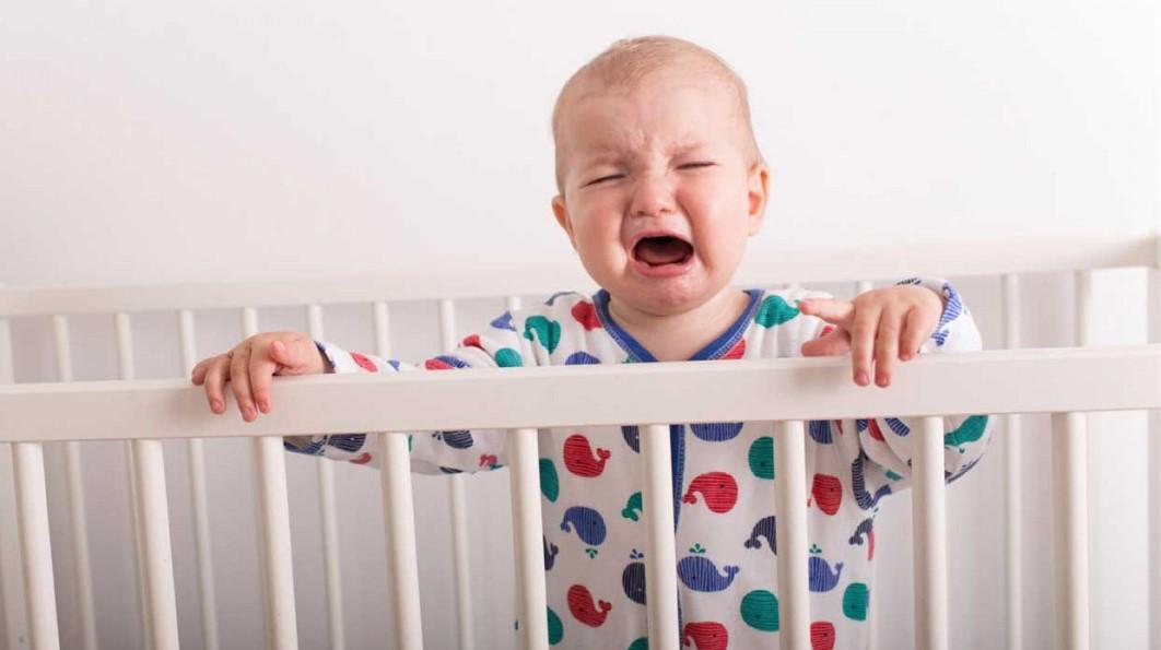 Нормы сна и бодрствования малыша легко определяются по его поведению