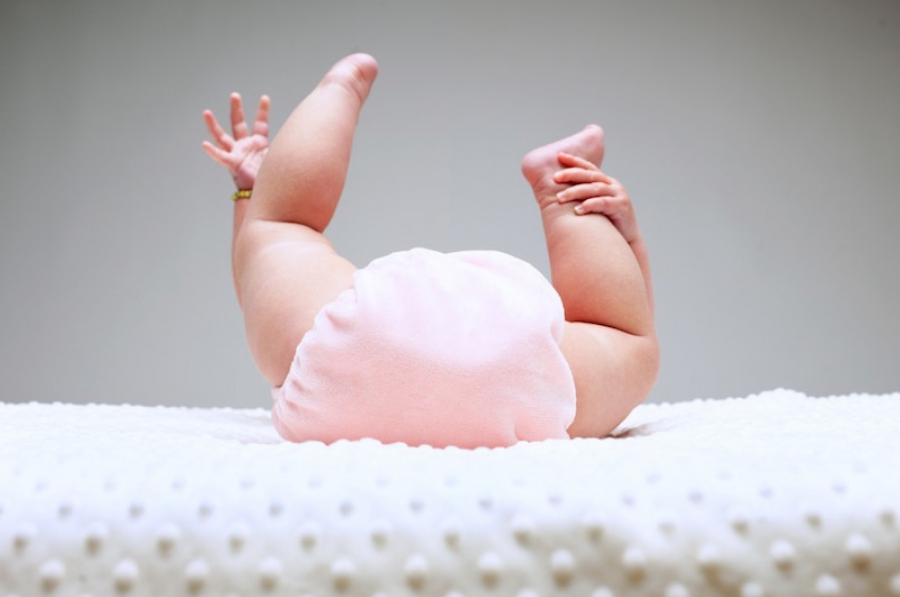 Причины запоров у новорожденных при различных видах вскармливания