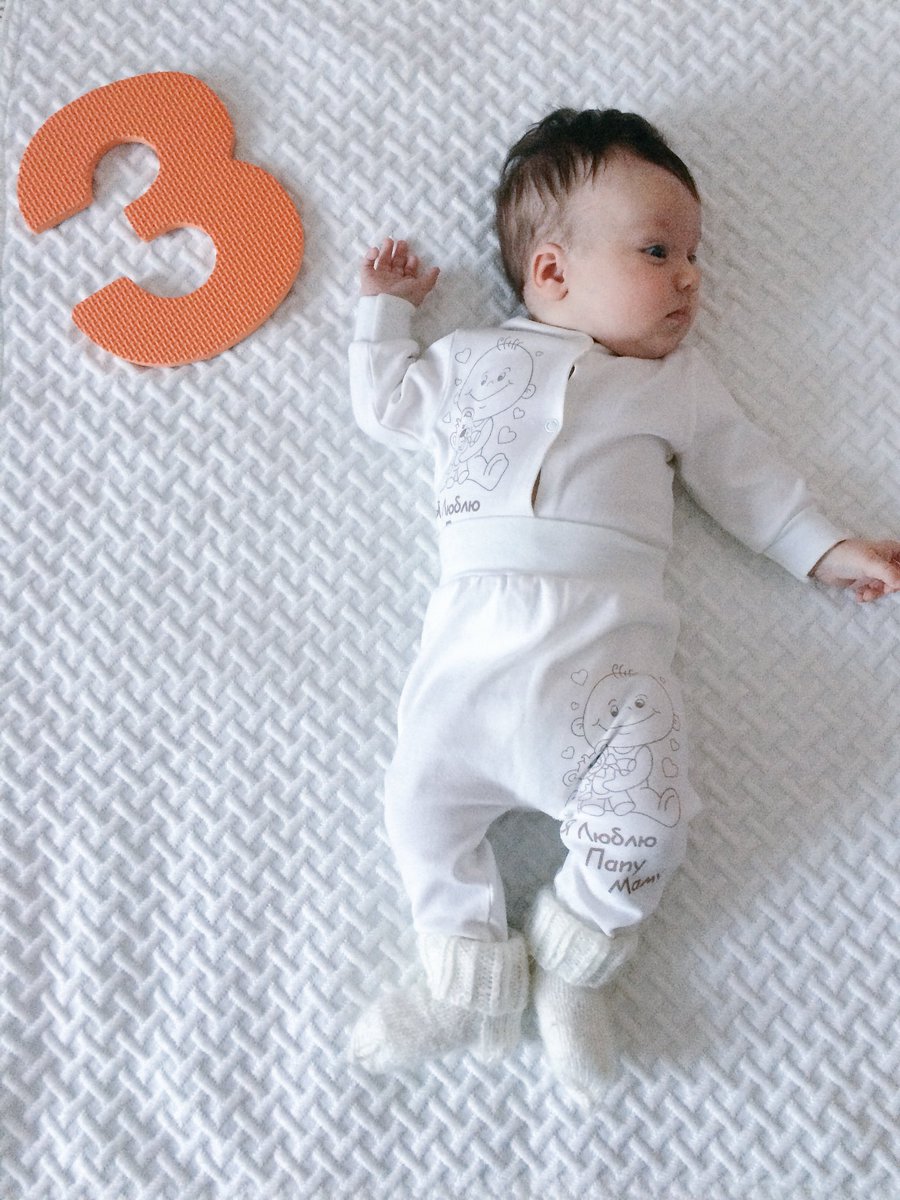 3.3 месяца. 3 Месяца девочке. Три месяца малышу. Три месяца ребенку фотосессия. Фотосессия малыша 3 месяца.