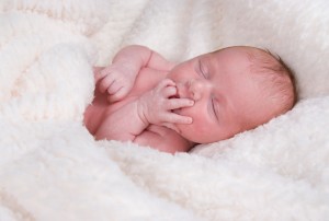 Пеленание новорожденного ребенка